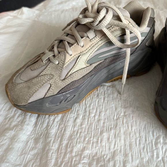 Adidas Yeezy pre-owned Boost 700 sz. 4 Men’s - Picture 11 of 14